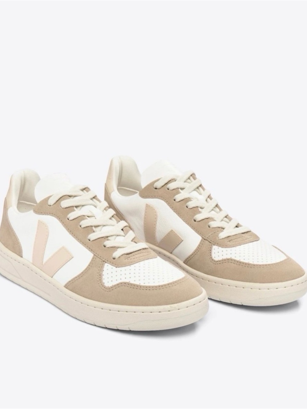 Veja V-10 Sneakers - Picture 2 of 6